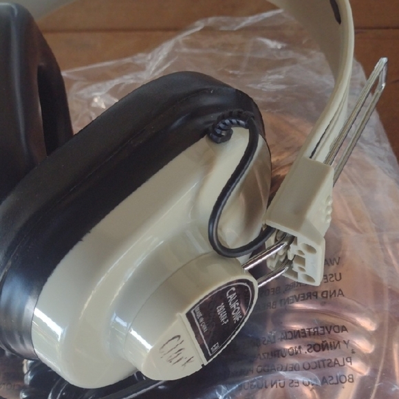 Black and Cream Wired Headphones - Picture 1 of 1